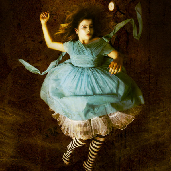 0409_Alice_Falling